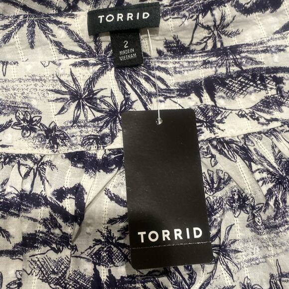 Torrid Clip Jacquard Square Neck Flutter Sleeve Top - Picture 8 of 9